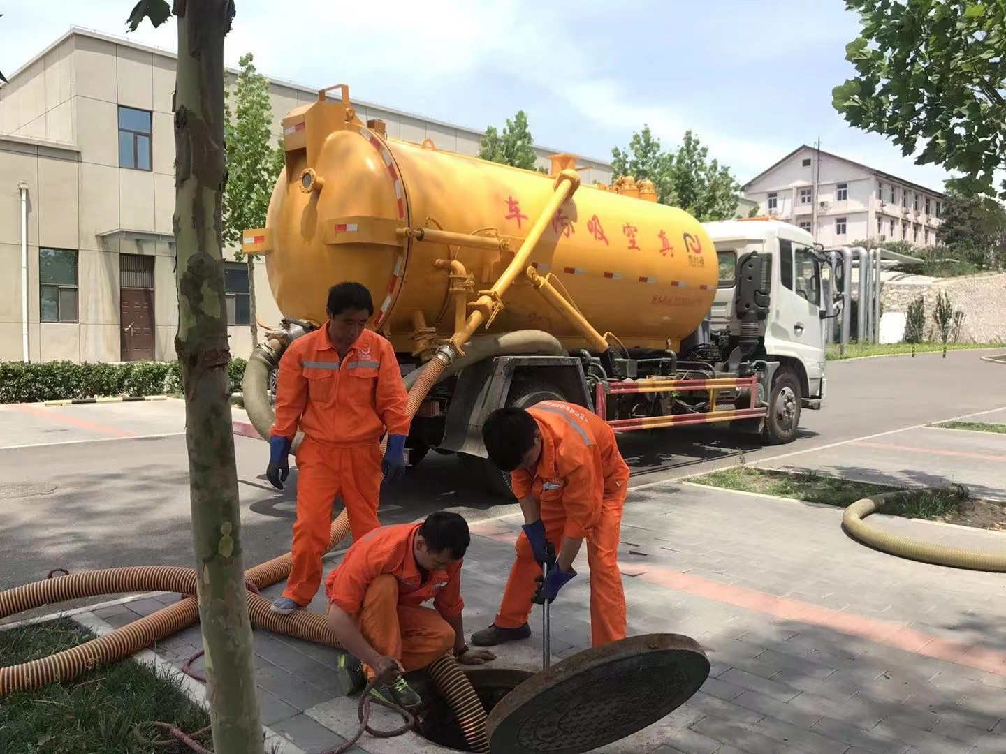 周口化粪池清理与5-8吨吸粪车施工效率分析